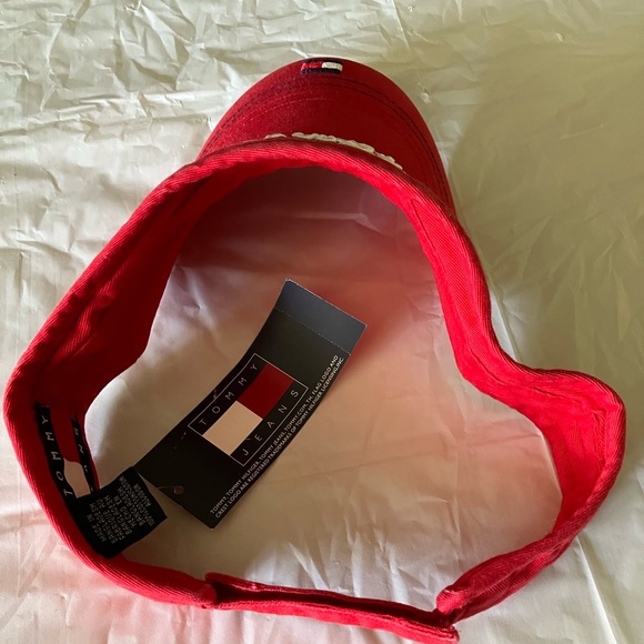 Tommy Hilfiger red visor - Picture 3 of 6
